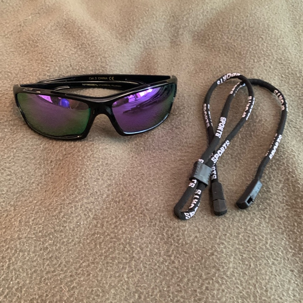 NWOT Nitrogen Polarized black sunglasses with strap.
